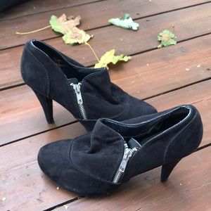 Fergalicious by Fergie Ignite Black Ankle Booties Size 6.5